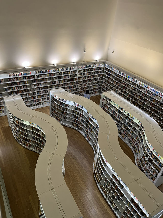 library Orchard Singapore 📚