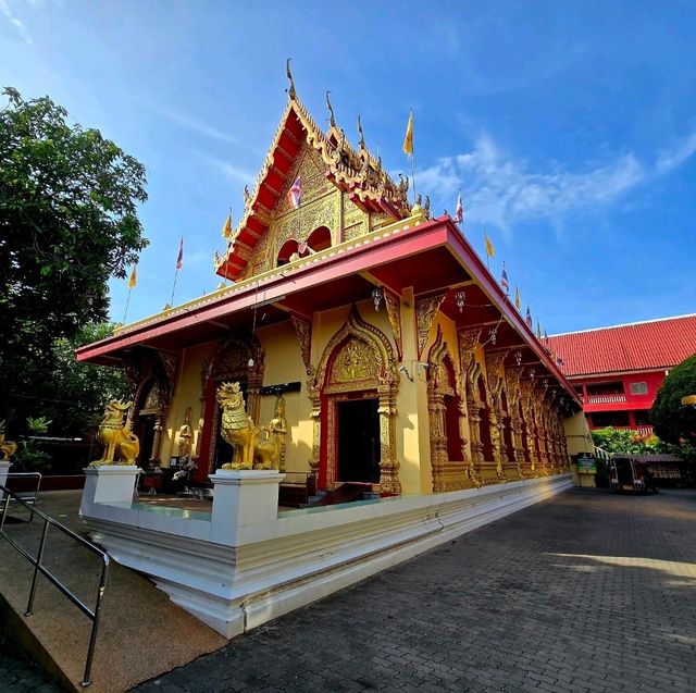 วัดพันอ้น ย่านถนนคนเดินเชียงใหม่ วันอาทิตย์