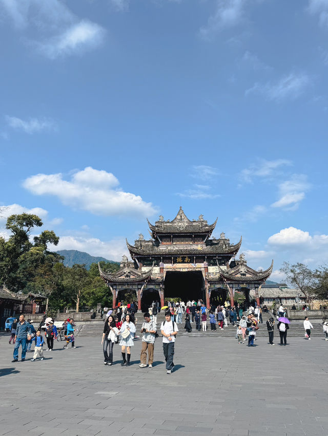 การเดินทางไปตูเจียงเหยี่ยน Dujiangyan เฉิงตู