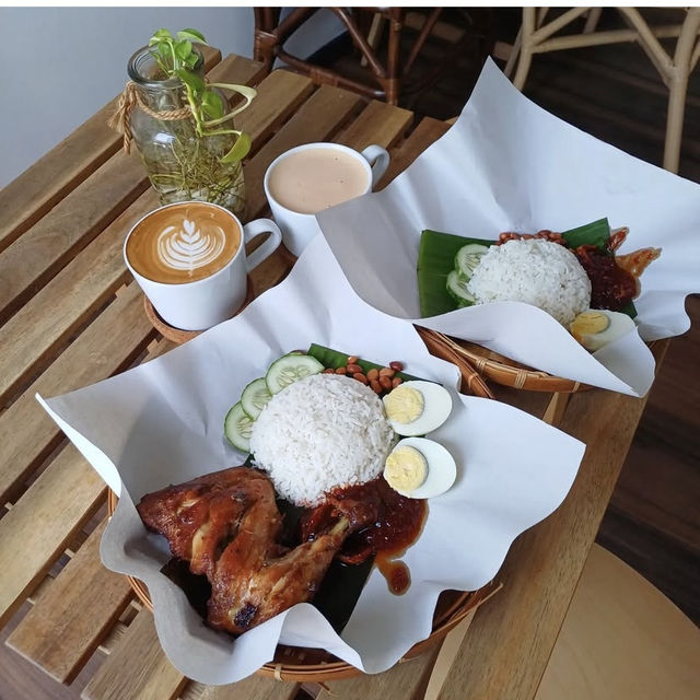 Secangkir Kopi Hitam เป็นร้านเล็ก ๆ   Secangkir Kopi Hitam เป็นร้านเล็ก ๆ