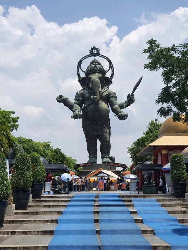 เพื่อน ๆ เคยไปไหว้ พระพิฆเนศองค์ยืนกันบ้างไหมคะ?