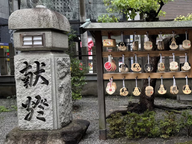 Mitsugu Pet Shrine in Osaka: A Blessing for Your Furry Friends! 🐶💖