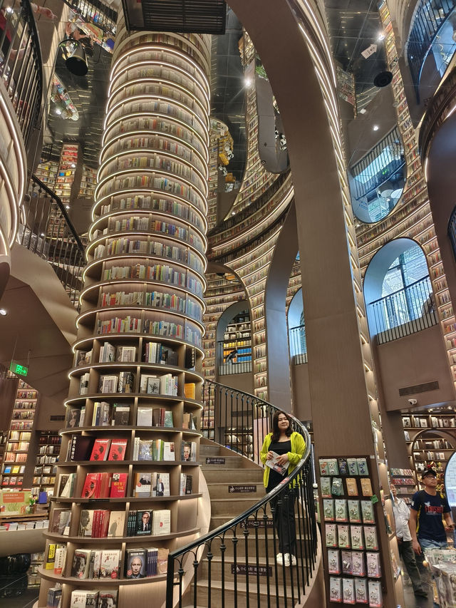 รีวิว Dujiangyan Zhongshuge (Dujiangyan Library) 