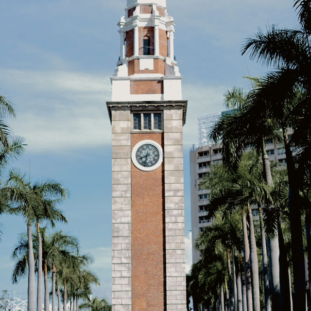 Hong Kong Cultural Centre – สัมผัสศิลปะริมน้ำ