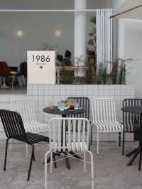 1986 Cafe & Stay