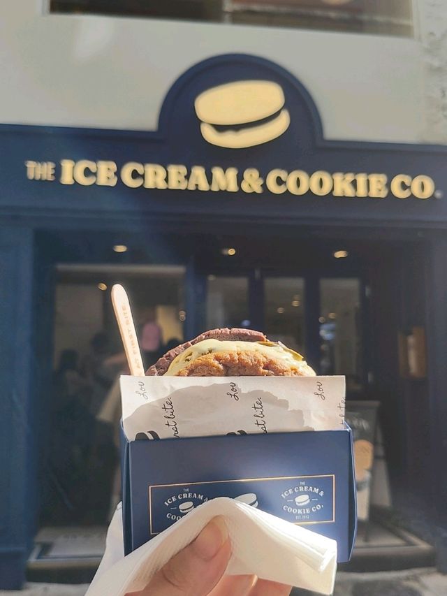 極邪惡 🍪曲奇雪糕三文治🍨