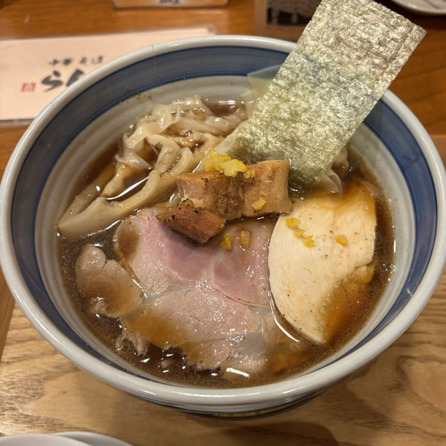 【日本・京都🇯🇵】鴨川沿いの人気店「らんたん」でラーメン＆チャーシュー丼を満喫✨