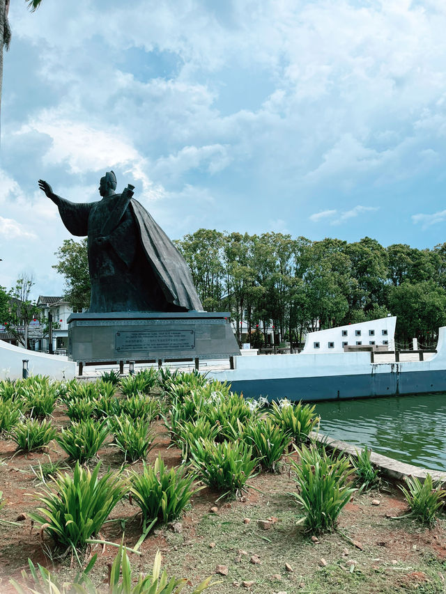Friendship Park Kuching: A Serene Symbol of Malaysia-China Harmony  Friendship Park Kuching: A Serene Symbol of Malaysia-China Harmony