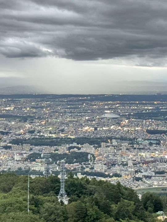 燈火鋪滿城市｜照亮心底最安靜的渴望