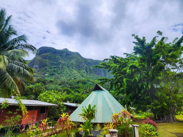 Tropical Paradise and Crystal Waters in Moorea
