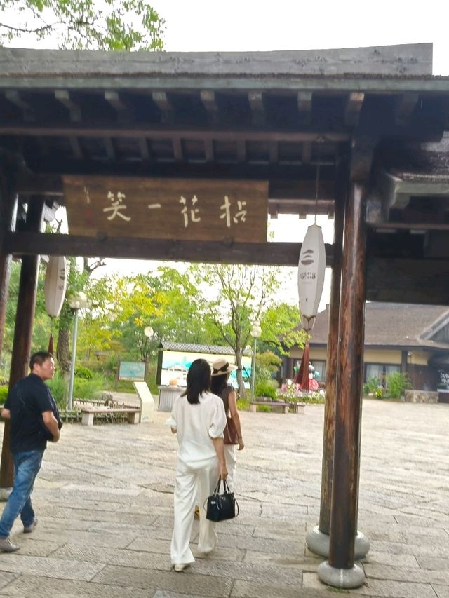 Wuxi Trip: Ling shan Grand Buddha & Rainy Surprises at nian Hua bay☔🗺️ Wuxi Trip: Ling shan Grand Buddha & Rainy Surprises at nian Hua bay☔🗺️