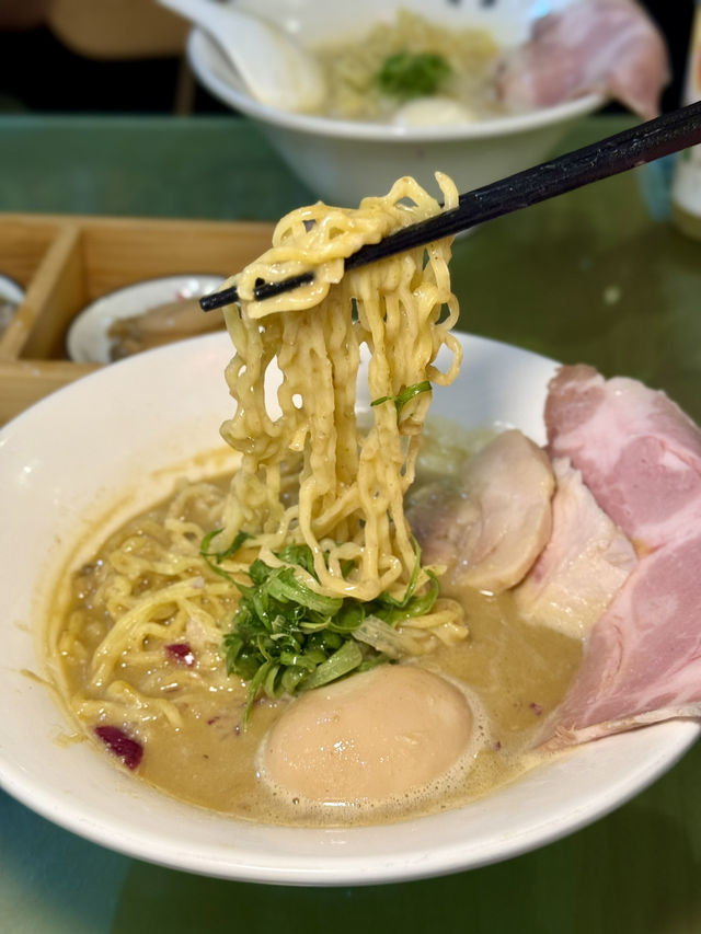 人氣雞白湯拉麵小店
