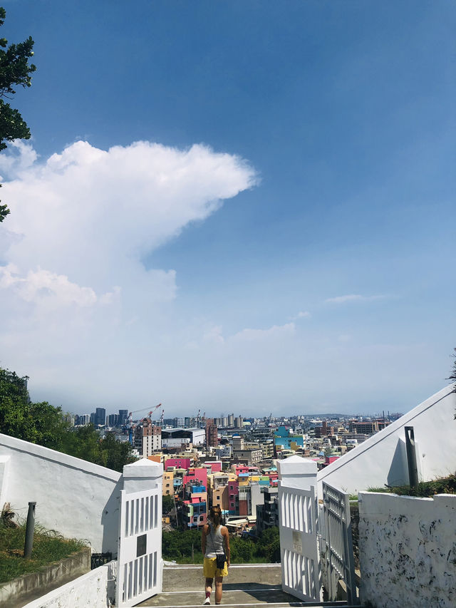 七彩❤️💛🧡💜💚顏色的小屋很壯觀 七彩❤️💛🧡💜💚顏色的小屋很壯觀
