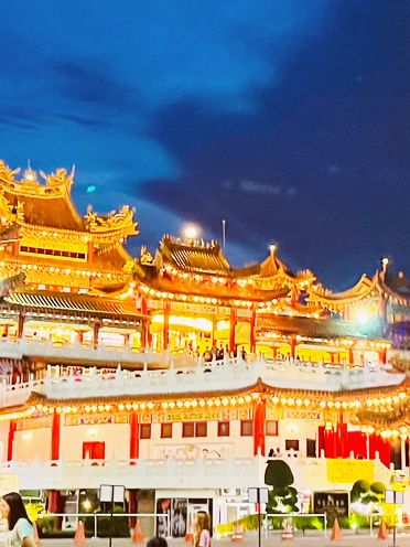 🙏 Thean Hou Temple: Where Chinese Roofs Kiss Kuala Lumpur's Sky! 🌆