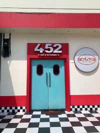452 Cafe & Restaurant āļāļēāđāļāđāļāđāļĄāļĢāļīāļāļąāļāđāļāļāđāļāļāļŠāļļāļāļāļĩāđāļ