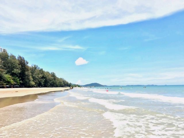 “หาดแหลมแม่พิมพ์ ระยอง – ทะเลใสเที่ยวง่าย ใกล้กรุง “หาดแหลมแม่พิมพ์ ระยอง – ทะเลใสเที่ยวง่าย ใกล้กรุง