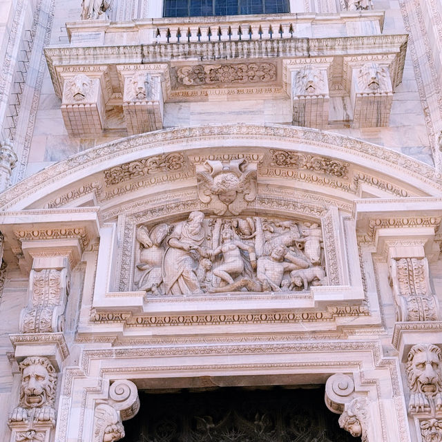 The Ultimate Milan Bucket List Stop: Duomo di Milano 🏰✨ The Ultimate Milan Bucket List Stop: Duomo di Milano 🏰✨