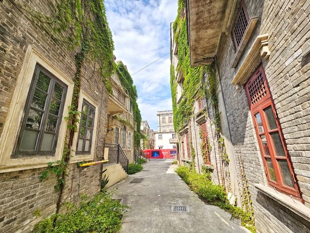 蹒跚小旅人的时空奇遇，在世界遗产碉楼与百年骑楼间，聆听华侨故事