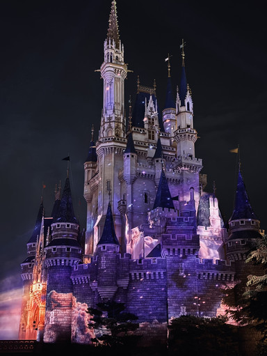 夜の東京ディズニーランド：曇り空でも最高なシンデレラ城の夜