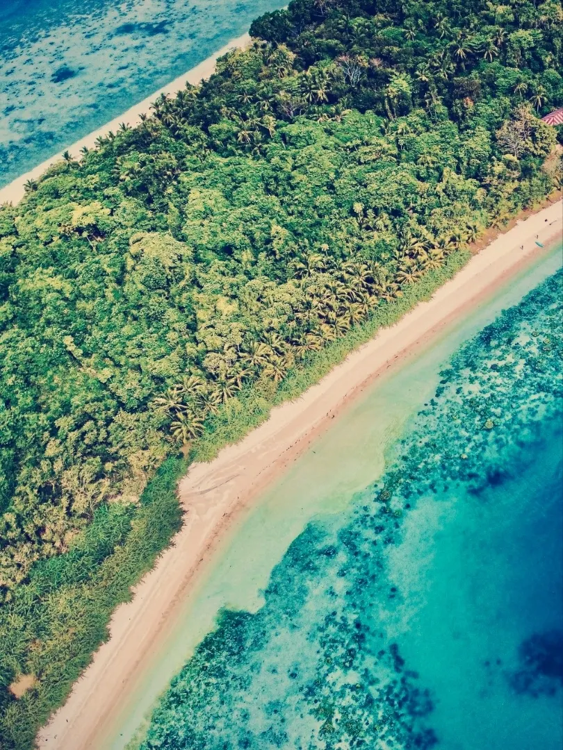 カナリア諸島ランサローテ島：クエバ・デ・ロス・ベルデスからハメオス・デル・アグアへの溶岩トンネルツアー。