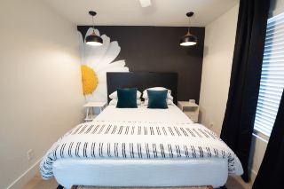 A Yellow-Door Suite with a Daisy Bedroom at Uptown Peach