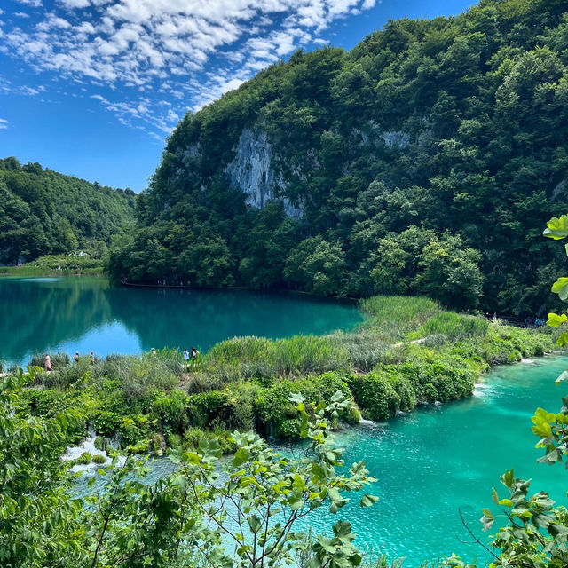 山と滝、自然たっぷりの場所