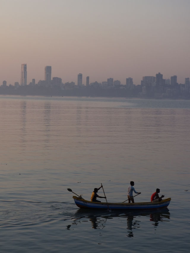 Marine Drive: A Stunning View of Mumbai’s Skyline