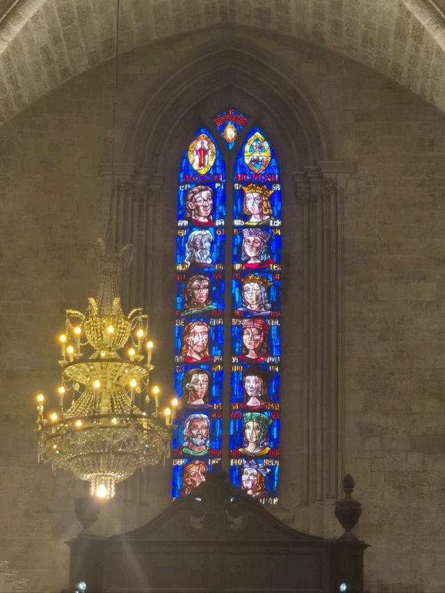 Els Secrets de la Catedral: From Gothic Grace to the Holy Grail