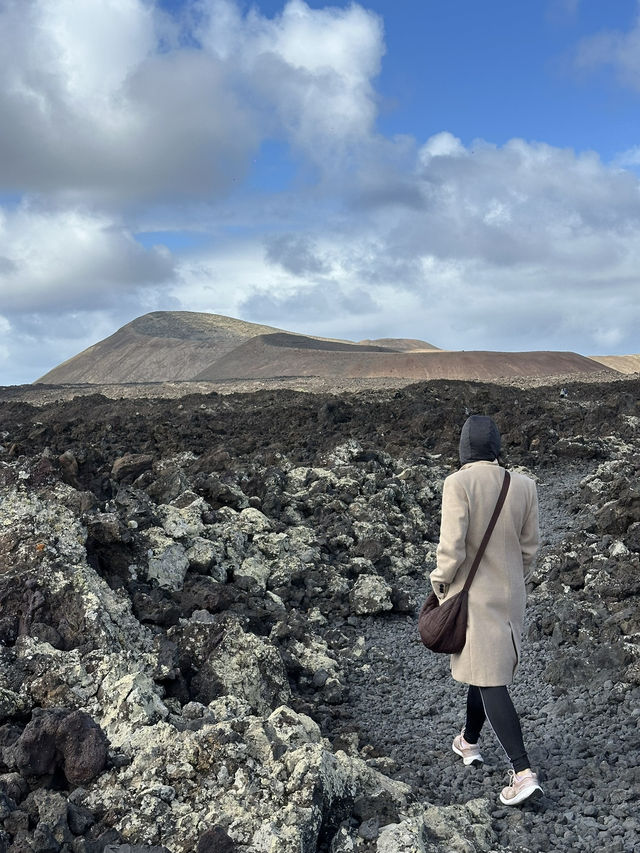 Hiking Caldera Blanca: Reviewing Epic Crater Trek in Lanzarote