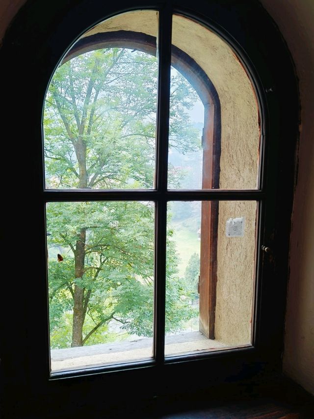 有供暖的先進城堡，Peleș Castle（佩雷什城堡）位於 羅馬尼亞喀爾巴阡山脈的錫納亞（Sinaia）