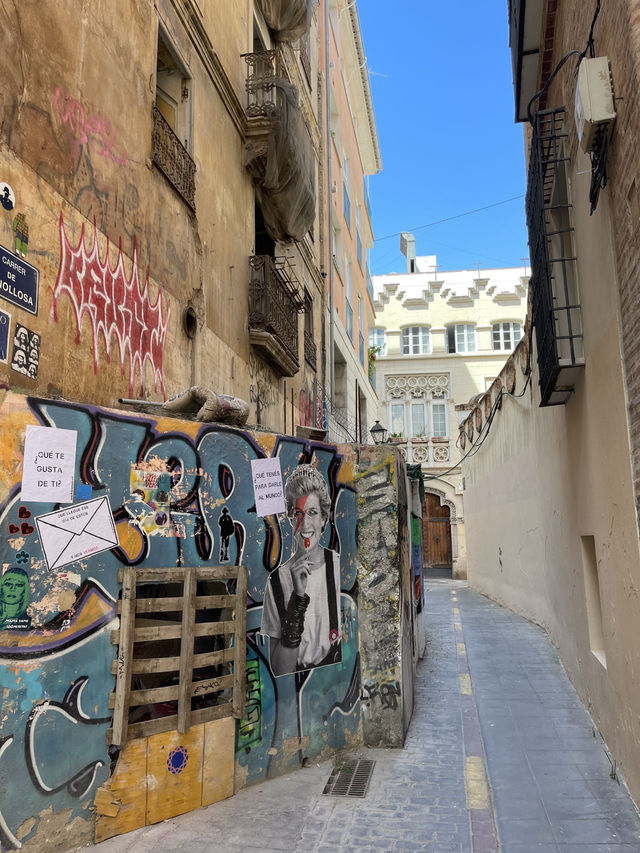 Valencia: Where History Lives 🏛️⏳🌿 Valencia: Where History Lives 🏛️⏳🌿