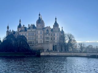 シュヴェリーン（Schwerin）はドイツ北東部に位置し、人口約9.5万人を擁するメクレンブルク＝フォアポンメルン州（Mecklen。