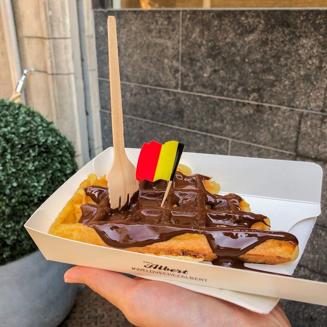 布魯日🇧🇪新鮮出爐 即點即做窩夫🧇