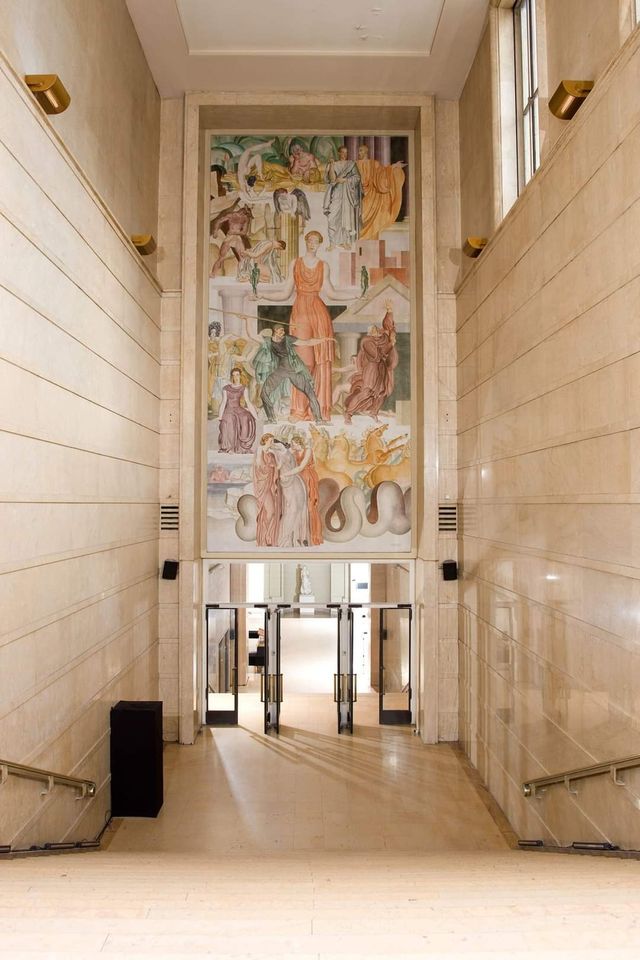 Explore the Palais de Chaillot in Paris, France.