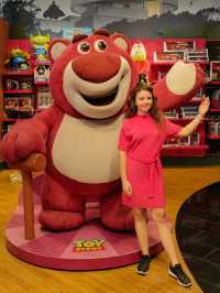 Heyyyy here we are at Disney Storeeee