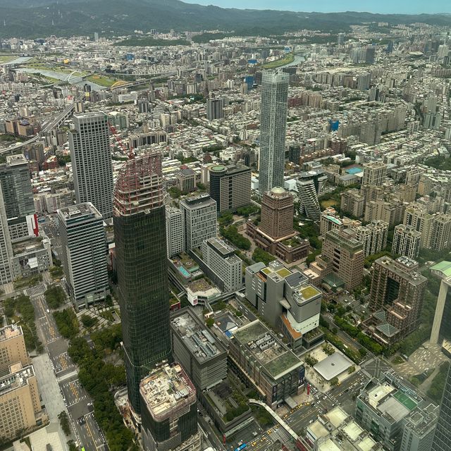 The view from the top of Taipei 101 🏙️ 