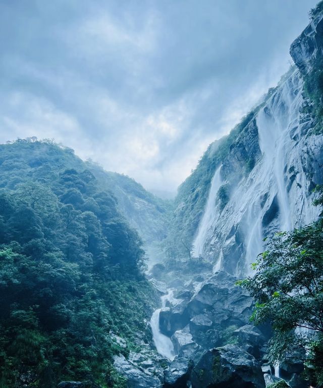 夏日避暑勝地，臥龍谷