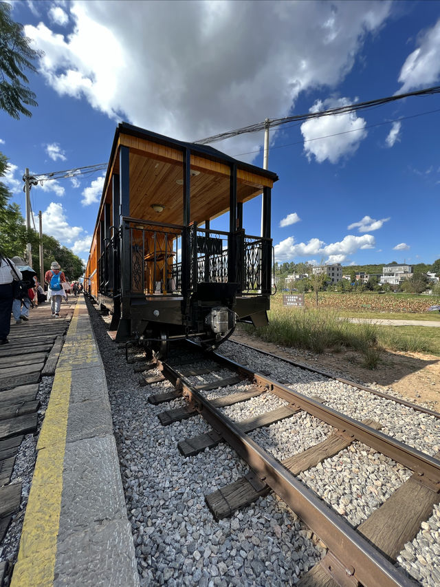 坐上民國小火車穿越在滇南邊陲