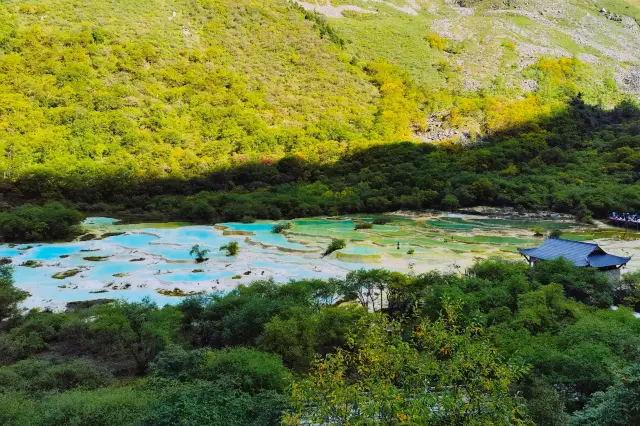 One-day tour of Huanglong Scenic Area in Sichuan