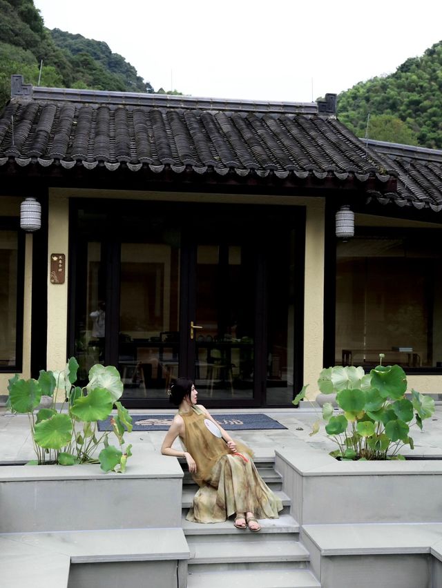 隱秘在山林深處的桃源居所。
