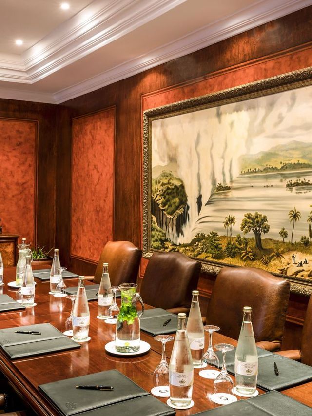 🌍✨ Unwind in Zambia: Top Stay at Victoria Falls! ✨🌍