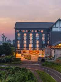 🌄🛏️ Nuwara Eliya's Golden Ridge: A Cozy Retreat 🍃