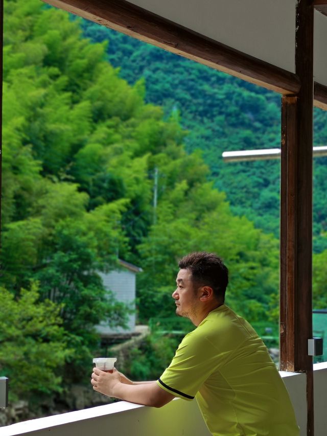 夏天就是要泡在水里安吉山步石溯溪 夏天就是要泡在水里安吉山步石溯溪