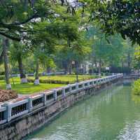 「中山公園」：免費入場，中式風格庭院，還有動物園和相親角