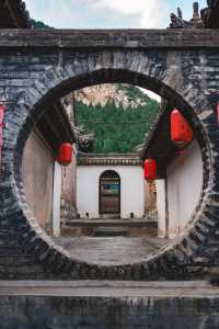 出差途中特意繞路去了山西，看看《齊天大聖孫悟空》中的其中一個取景地——覺山寺。