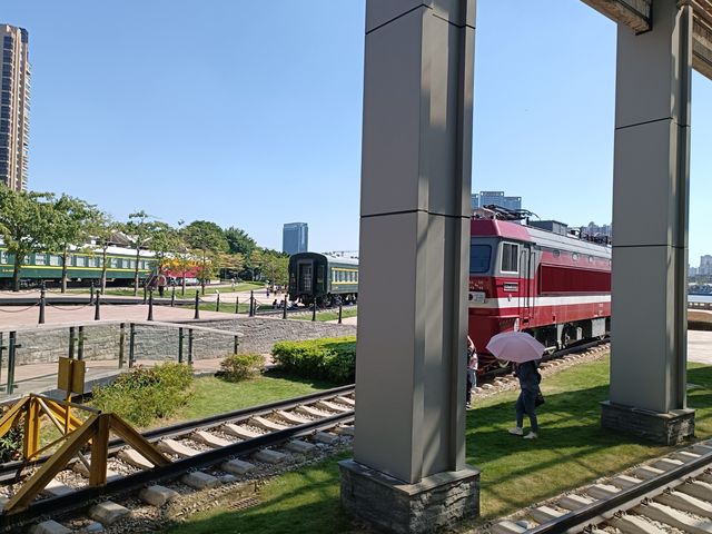 廣州鐵路博物館與濱水公園。