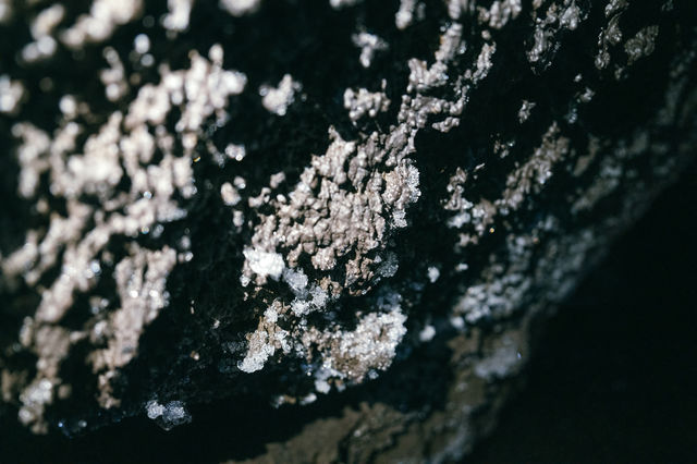 格列雷火山下異域星球上地心探洞。
