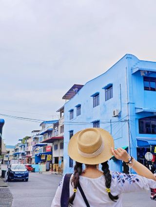Check in at the Malaysia-Thailand border town: Padang Besar. 