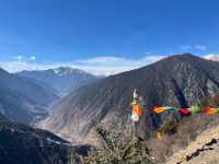 318川藏線小瑞士拉烏山。