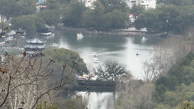 古城牆上觀東湖
